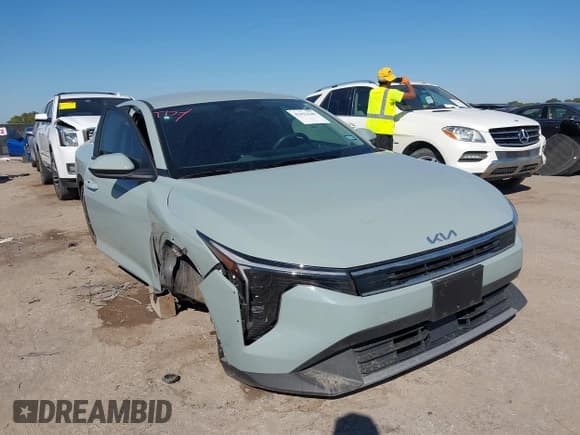 ✅ 2025 Kia K4 EX • VIN: 3KPFU4DE9SE007311 • Lot: 43432148. Wystawiony na IAAI z przebiegiem 17 371 mil. Bezpłatny archiwum sprzedaży aukcyjnych z USA i szczegółowy raport historii pojazdu na DreamBid. Zdjęcie 1.