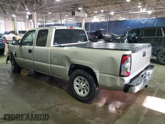 ✅ 2005 Chevrolet Silverado 1500 • VIN: 1GCEC19V95Z142786 • Лот: 43931375. Опубликован ранее на Copart с пробегом 171 779 миль. Бесплатный доступ к архиву аукционных продаж из США и подробный отчёт об истории автомобиля на DreamBid. Изображение 2.