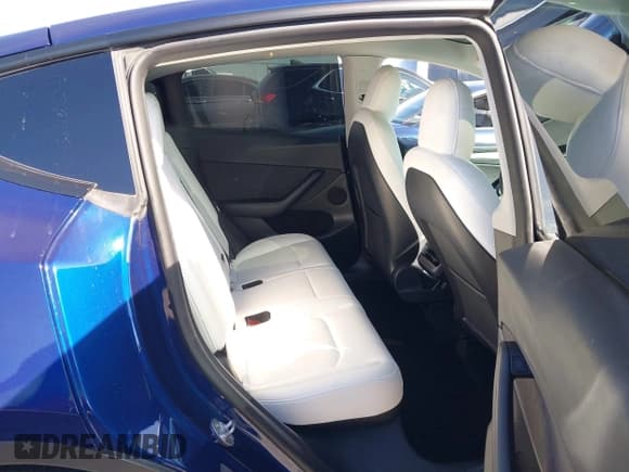 ✅ 2022 Tesla Model Y Performance • VIN: 7SAYGDEF5NF524131 • Lot: 43489139. Wystawiony na IAAI z przebiegiem 48 541 mil. Bezpłatny archiwum sprzedaży aukcyjnych z USA i szczegółowy raport historii pojazdu na DreamBid. Zdjęcie 8.