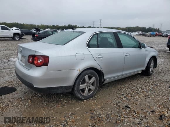 ✅ 2008 Volkswagen Jetta SE • VIN: 3VWRM71K08M061200 • Lot: 79736514. Listed on Copart with 118,751 mi. Free auction sales archive from the USA and detailed vehicle history report at DreamBid. Image 3.