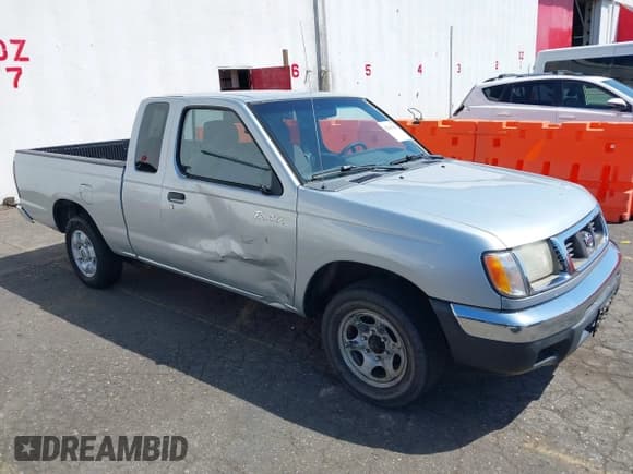 ✅ 2000 Nissan Frontier XE • VIN: 1N6DD26S2YC426161 • Lot: 42143414. Listed on IAAI with 206,698 mi. Free auction sales archive from the USA and detailed vehicle history report at DreamBid. Image 1.