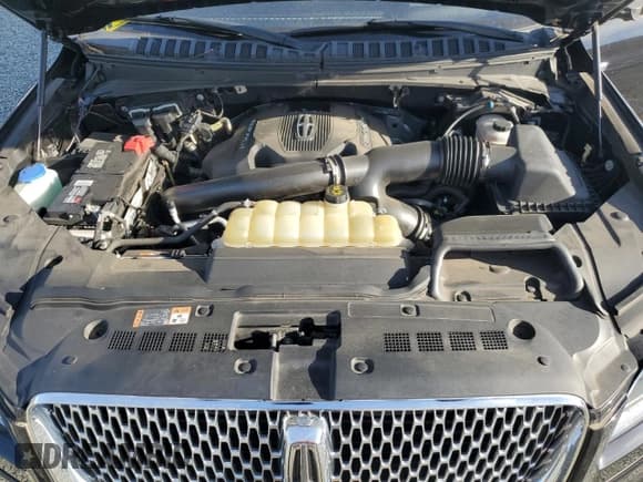 ✅ 2019 Lincoln Navigator Reserve • VIN: 5LMJJ3LT4KEL18422 • Lot: 49788585. Listed on Copart with 81,047 mi. Free auction sales archive from the USA and detailed vehicle history report at DreamBid. Image 12.