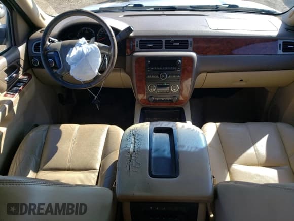 ✅ 2014 Chevrolet Suburban LT • VIN: 1GNSKJE76ER218792 • Lot: 72941234. Wystawiony na Copart z przebiegiem 265 059 mil. Bezpłatny archiwum sprzedaży aukcyjnych z USA i szczegółowy raport historii pojazdu na DreamBid. Zdjęcie 8.