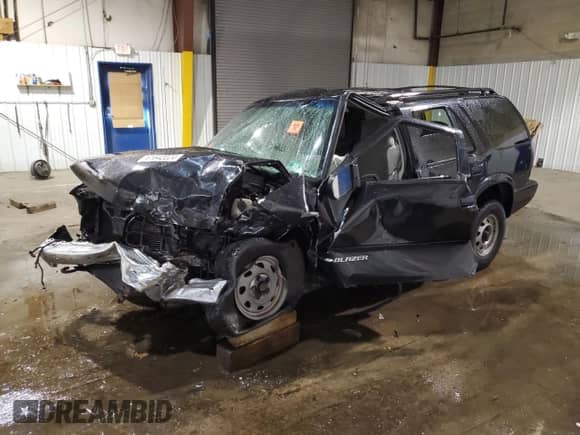 2001 Chevrolet Blazer LT z VIN 1GNDT13WX1K216434, wystawiony jako Copart lot #81642224 z przebiegiem Nie podano mil oraz Szkoda całkowita • Salvage title. Historia ofert i sprzedaży dostępna na DreamBid. Obrazek 1.