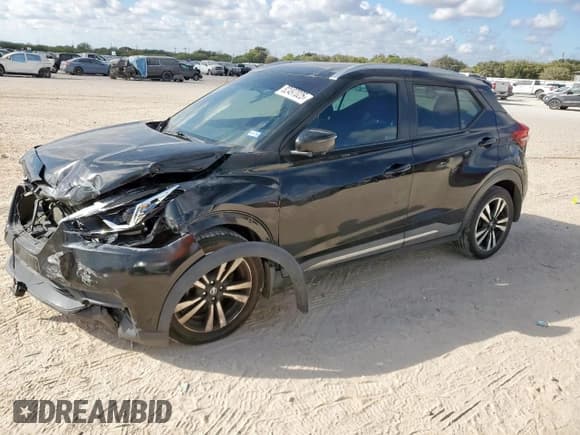 ✅ 2018 Nissan Kicks SR • VIN: 3N1CP5CU4JL513392 • Lot: 82497025. Listed on Copart with 59,154 mi. Free auction sales archive from the USA and detailed vehicle history report at DreamBid. Image 1.