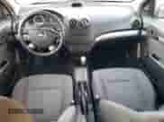 2007 Chevrolet Aveo LS z VIN KL1TD56677B075195, wystawiony jako Copart lot #84818114 z przebiegiem 98 549 mil mil oraz Szkoda całkowita • Salvage title. Historia ofert i sprzedaży dostępna na DreamBid. Obrazek 8.