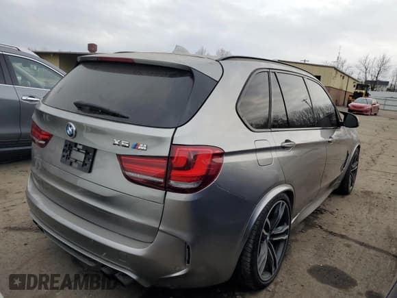 ✅ 2016 BMW X5 M • VIN: 5YMKT6C58G0R79357 • Lot: 79043573. Wystawiony na Copart z przebiegiem 91 993 mil. Bezpłatny archiwum sprzedaży aukcyjnych z USA i szczegółowy raport historii pojazdu na DreamBid. Zdjęcie 3.
