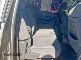 2008 Chevrolet Silverado 1500 1LT z VIN 3GCEC13JX8G219272, wystawiony jako Copart lot #91353915 z przebiegiem 181 167 mil mil oraz Czysty tytuł • Clean title. Historia ofert i sprzedaży dostępna na DreamBid. Obrazek 6.