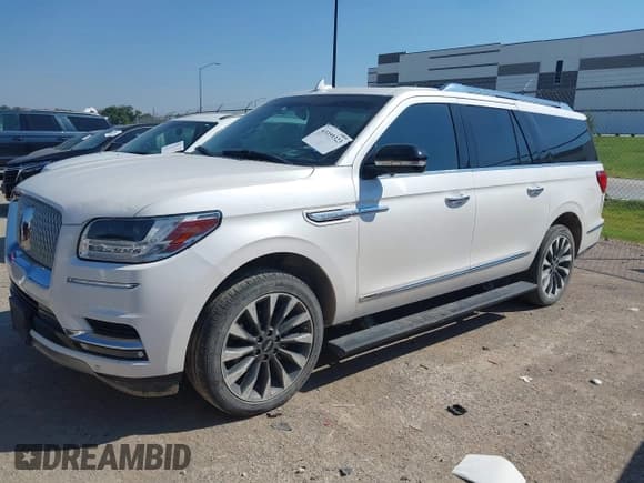 ✅ 2019 Lincoln Navigator Select • VIN: 5LMJJ3HT8KEL14611 • Lot: 43359323. Wystawiony na IAAI z przebiegiem 129 601 mil. Bezpłatny archiwum sprzedaży aukcyjnych z USA i szczegółowy raport historii pojazdu na DreamBid. Zdjęcie 2.