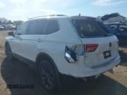 ✅ 2022 Volkswagen Tiguan SE • VIN: 3VV3B7AXXNM157116 • Lot: 43312351. Wystawiony na IAAI z przebiegiem 72 331 mil. Bezpłatny archiwum sprzedaży aukcyjnych z USA i szczegółowy raport historii pojazdu na DreamBid. Zdjęcie 3.