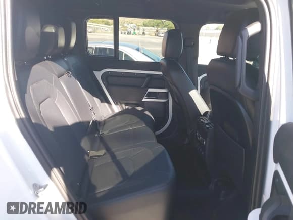 ✅ 2023 Land Rover Defender S • VIN: SALEJ7EX8P2110657 • Lot: 42293344. Wystawiony na IAAI z przebiegiem 21 448 mil. Bezpłatny archiwum sprzedaży aukcyjnych z USA i szczegółowy raport historii pojazdu na DreamBid. Zdjęcie 8.