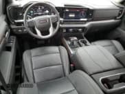 ✅ 2023 GMC Sierra 1500 SLT • VIN: 3GTPHDED6PG179547 • Lot: 77814604. Wystawiony na Copart z przebiegiem 21 603 mil. Bezpłatny archiwum sprzedaży aukcyjnych z USA i szczegółowy raport historii pojazdu na DreamBid. Zdjęcie 8.