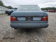 ✅ 1987 Mercedes-Benz 260 • VIN: WDBEA26D3HA496232 • Lot: 67275325. Wystawiony na Copart z przebiegiem 140 139 mil. Bezpłatny archiwum sprzedaży aukcyjnych z USA i szczegółowy raport historii pojazdu na DreamBid. Zdjęcie 6.