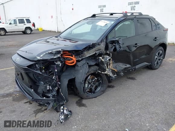 ✅ 2025 Toyota bZ4X XLE • VIN: JTMABACA3SA097006 • Лот: 43378640. Опубликован ранее на IAAI с пробегом 7 958 миль. Бесплатный доступ к архиву аукционных продаж из США и подробный отчёт об истории автомобиля на DreamBid. Изображение 2.