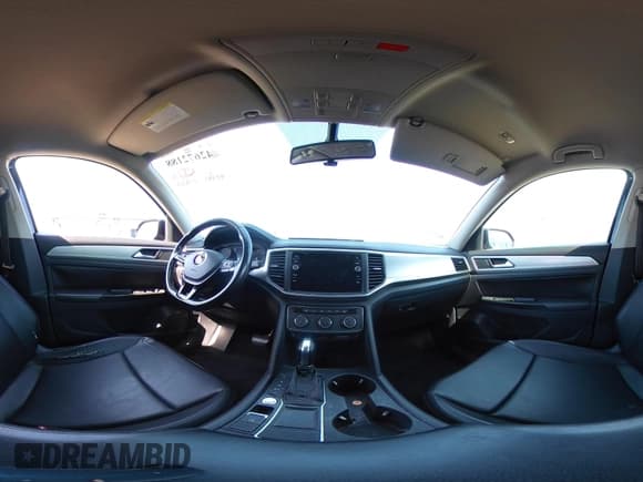 ✅ 2018 Volkswagen Atlas SE • VIN: 1V2CR2CA2JC534411 • Lot: 42672188. Wystawiony na IAAI z przebiegiem 97 392 mil. Bezpłatny archiwum sprzedaży aukcyjnych z USA i szczegółowy raport historii pojazdu na DreamBid. Zdjęcie 17.