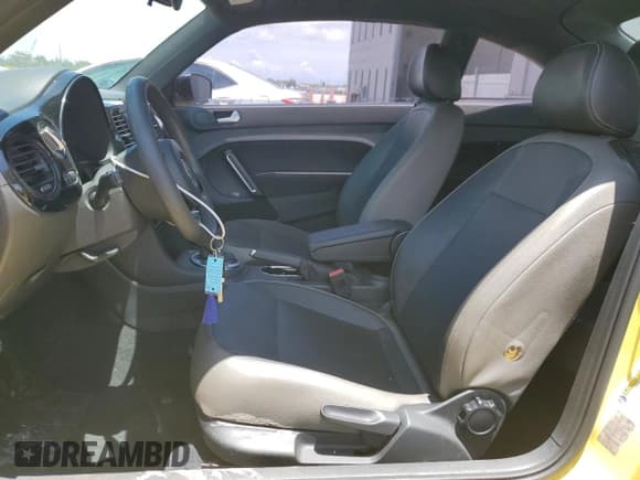 ✅ 2015 Volkswagen Beetle Fleet Edition • VIN: 3VWF17AT7FM614488 • Lot: 62351275. Listed on Copart with 117,290 mi. Free auction sales archive from the USA and detailed vehicle history report at DreamBid. Image 7.