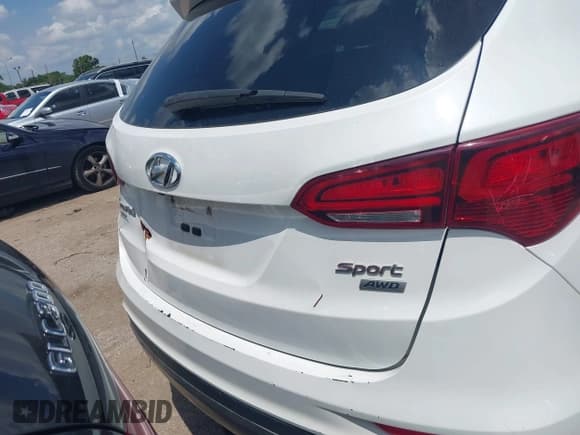 ✅ 2017 Hyundai Santa Fe 2.4L • VIN: 5XYZTDLB4HG399827 • Lot: 42831203. Wystawiony na IAAI z przebiegiem 173 312 mil. Bezpłatny archiwum sprzedaży aukcyjnych z USA i szczegółowy raport historii pojazdu na DreamBid. Zdjęcie 16.