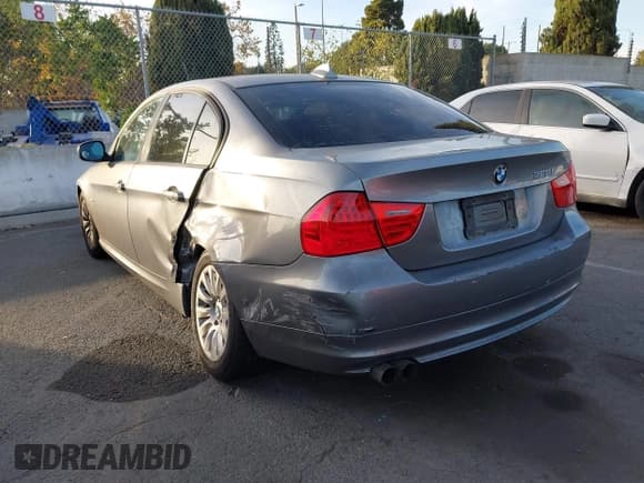 ✅ 2009 BMW 3 Series 328i • VIN: WBAPH57529NL79215 • Lot: 43667900. Listed on IAAI with 114,605 mi. Free auction sales archive from the USA and detailed vehicle history report at DreamBid. Image 3.