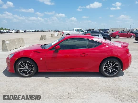 ✅ 2017 Toyota 86 • VIN: JF1ZNAA11H8700795 • Лот: 42552131. Опубликован ранее на IAAI с пробегом 110 905 миль. Бесплатный доступ к архиву аукционных продаж из США и подробный отчёт об истории автомобиля на DreamBid. Изображение 14.