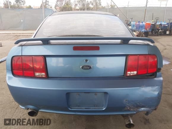 ✅ 2008 Ford Mustang GT Deluxe • VIN: 1ZVHT82H785132857 • Lot: 43208213. Listed on IAAI with 143,146 mi. Free auction sales archive from the USA and detailed vehicle history report at DreamBid. Image 17.