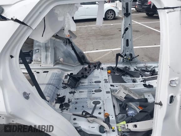 ✅ 2025 Ford Explorer • VIN: 1FMWK7HC1SGA65781 • Lot: 42586897. Wystawiony na IAAI z przebiegiem Nie podano. Bezpłatny archiwum sprzedaży aukcyjnych z USA i szczegółowy raport historii pojazdu na DreamBid. Zdjęcie 8.