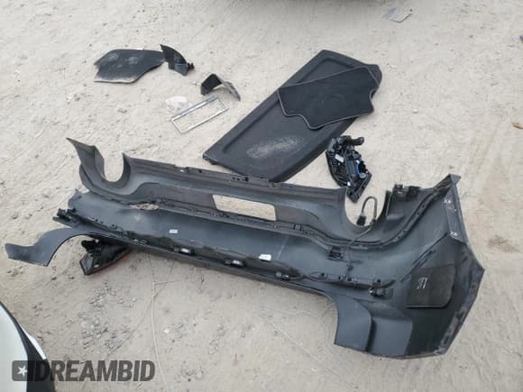 ✅ 2022 Volkswagen Golf GTI S • VIN: WVWG87CD7NW211974 • Lot: 43916045. Listed on Copart with 15,747 mi. Free auction sales archive from the USA and detailed vehicle history report at DreamBid. Image 14.