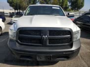 ✅ 2017 Ram 1500 Tradesman • VIN: 3C6JR6DTXHG542139 • Lot: 80740125. Wystawiony na Copart z przebiegiem 183 681 mil. Bezpłatny archiwum sprzedaży aukcyjnych z USA i szczegółowy raport historii pojazdu na DreamBid. Zdjęcie 5.