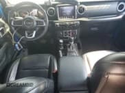 ✅ 2020 Jeep Gladiator Overland • VIN: 1C6HJTFG4LL162262 • Lot: 57261325. Wystawiony na Copart z przebiegiem 74 856 mil. Bezpłatny archiwum sprzedaży aukcyjnych z USA i szczegółowy raport historii pojazdu na DreamBid. Zdjęcie 8.