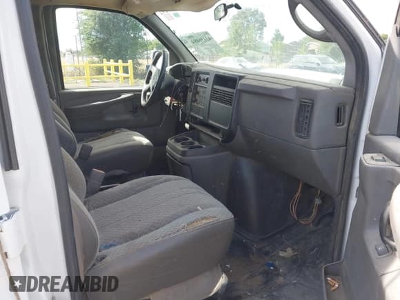 ✅ 2005 Chevrolet Express Cargo • VIN: 1GCFH15T451183397 • Lot: 43156084. Listed on IAAI with 154,198 mi. Free auction sales archive from the USA and detailed vehicle history report at DreamBid. Image 5.