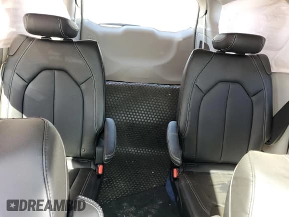 ✅ 2024 Chrysler Pacifica Touring L • VIN: 2C4RC3BG1RR203525 • Lot: 49067595. Wystawiony na Copart z przebiegiem 2 583 mil. Bezpłatny archiwum sprzedaży aukcyjnych z USA i szczegółowy raport historii pojazdu na DreamBid. Zdjęcie 10.