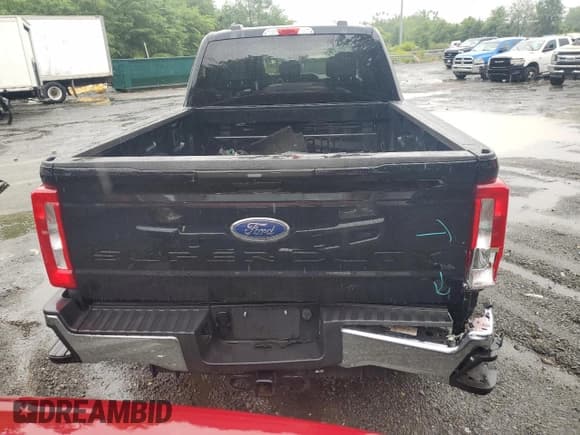 ✅ 2023 Ford F-250 XL • VIN: 1FT7W2BN6PED72599 • Lot: 61724055. Wystawiony na Copart z przebiegiem Nie podano. Bezpłatny archiwum sprzedaży aukcyjnych z USA i szczegółowy raport historii pojazdu na DreamBid. Zdjęcie 6.
