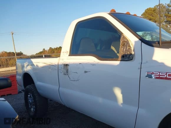 ✅ 2000 Ford F-250 • VIN: 1FDNF21L0YEC89531 • Lot: 41038601. Wystawiony na IAAI z przebiegiem 320 228 mil. Bezpłatny archiwum sprzedaży aukcyjnych z USA i szczegółowy raport historii pojazdu na DreamBid. Zdjęcie 6.