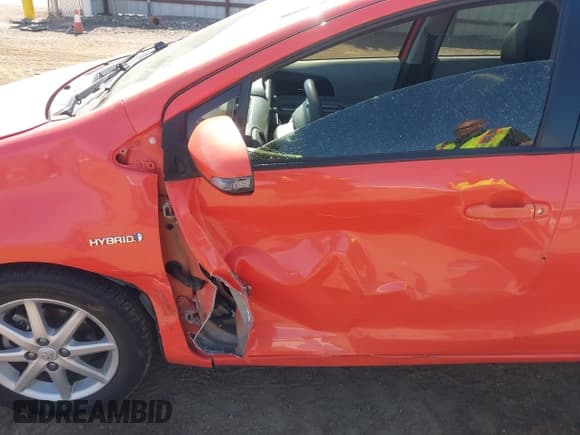 ✅ 2012 Toyota Prius One • VIN: JTDKDTB33C1010431 • Lot: 42752872. Wystawiony na IAAI z przebiegiem 81 248 mil. Bezpłatny archiwum sprzedaży aukcyjnych z USA i szczegółowy raport historii pojazdu na DreamBid. Zdjęcie 6.