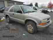 2004 Chevrolet Blazer LS z VIN 1GNCT18X64K116994, wystawiony jako Copart lot #79646694 z przebiegiem 222 831 mil mil oraz Szkoda całkowita • Salvage title. Historia ofert i sprzedaży dostępna na DreamBid. Obrazek 4.