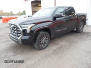 ✅ 2022 Toyota Tundra Platinum • VIN: 5TFNA5DB4NX025817 • Lot: 43638684. Wystawiony na IAAI z przebiegiem 76 854 mil. Bezpłatny archiwum sprzedaży aukcyjnych z USA i szczegółowy raport historii pojazdu na DreamBid. Zdjęcie 17.