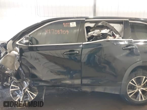 ✅ 2019 Toyota Highlander LE • VIN: 5TDBZRFH3KS933004 • Lot: 42708909. Wystawiony na IAAI z przebiegiem Nie podano. Bezpłatny archiwum sprzedaży aukcyjnych z USA i szczegółowy raport historii pojazdu na DreamBid. Zdjęcie 15.