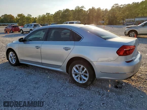 ✅ 2016 Volkswagen Passat S • VIN: 1VWAT7A34GC059667 • Lot: 86500355. Wystawiony na Copart z przebiegiem 106 872 mil. Bezpłatny archiwum sprzedaży aukcyjnych z USA i szczegółowy raport historii pojazdu na DreamBid. Zdjęcie 2.