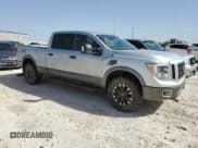 ✅ 2018 Nissan Titan SV • VIN: 1N6BA1F45JN549152 • Lot: 47810735. Wystawiony na Copart z przebiegiem 144 666 mil. Bezpłatny archiwum sprzedaży aukcyjnych z USA i szczegółowy raport historii pojazdu na DreamBid. Zdjęcie 4.
