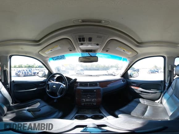 ✅ 2013 Chevrolet Suburban LT • VIN: 1GNSKJE77DR184909 • Lot: 43429967. Listed on IAAI with 293,811 mi. Free auction sales archive from the USA and detailed vehicle history report at DreamBid. Image 18.