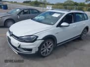 ✅ 2019 Volkswagen Golf S • VIN: 3VWH17AUXKM517653 • Lot: 43159650. Wystawiony na IAAI z przebiegiem 80 980 mil. Bezpłatny archiwum sprzedaży aukcyjnych z USA i szczegółowy raport historii pojazdu na DreamBid. Zdjęcie 2.