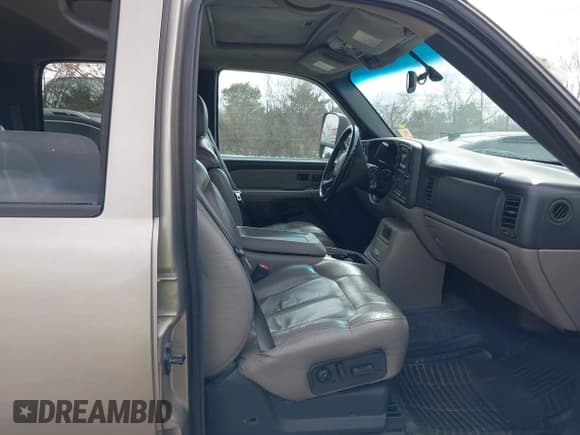 ✅ 2002 Chevrolet Suburban LS • VIN: 3GNGK26G82G306927 • Лот: 42027513. Опубликован ранее на IAAI с пробегом 124 016 миль. Бесплатный доступ к архиву аукционных продаж из США и подробный отчёт об истории автомобиля на DreamBid. Изображение 5.