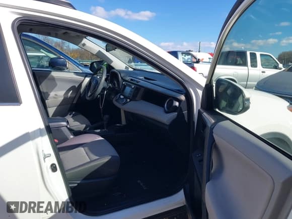 ✅ 2013 Toyota RAV4 XLE • VIN: JTMRFREV7D5026554 • Lot: 43815776. Wystawiony na IAAI z przebiegiem 122 535 mil. Bezpłatny archiwum sprzedaży aukcyjnych z USA i szczegółowy raport historii pojazdu na DreamBid. Zdjęcie 5.