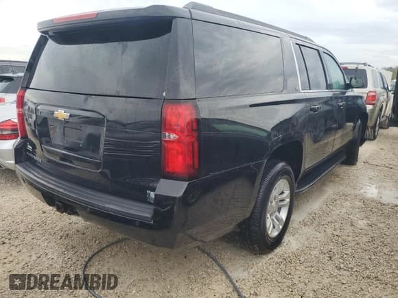 ✅ 2019 Chevrolet Suburban LT • VIN: 1GNSKHKC4KR171493 • Lot: 79537454. Wystawiony na Copart z przebiegiem Nie podano. Bezpłatny archiwum sprzedaży aukcyjnych z USA i szczegółowy raport historii pojazdu na DreamBid. Zdjęcie 3.
