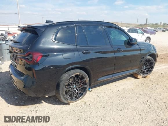 ✅ 2024 BMW X3 M • VIN: 5YM13EC09R9T58542 • Lot: 43461554. Wystawiony na IAAI z przebiegiem Nie podano. Bezpłatny archiwum sprzedaży aukcyjnych z USA i szczegółowy raport historii pojazdu na DreamBid. Zdjęcie 4.
