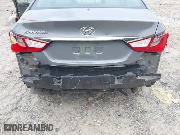 ✅ 2014 Hyundai Sonata GLS • VIN: 5NPEB4AC5EH814705 • Lot: 43109980. Listed on IAAI with 233,189 mi. Free auction sales archive from the USA and detailed vehicle history report at DreamBid. Image 6.