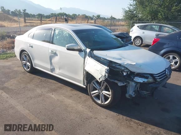 ✅ 2014 Volkswagen Passat SE • VIN: 1VWBT7A32EC043128 • Lot: 42907775. Listed on IAAI with 157,754 mi. Free auction sales archive from the USA and detailed vehicle history report at DreamBid. Image 1.