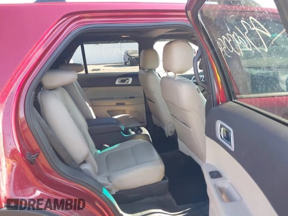 ✅ 2015 Ford Explorer Limited • VIN: 1FM5K8F81FGB55762 • Lot: 43693059. Wystawiony na IAAI z przebiegiem 181 502 mil. Bezpłatny archiwum sprzedaży aukcyjnych z USA i szczegółowy raport historii pojazdu na DreamBid. Zdjęcie 8.