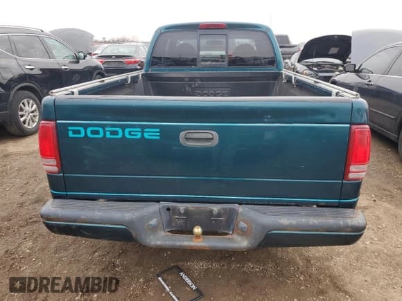 ✅ 1998 Dodge Dakota SLT • VIN: 1B7GL22X1WS754968 • Lot: 49078635. Wystawiony na Copart z przebiegiem 138 116 mil. Bezpłatny archiwum sprzedaży aukcyjnych z USA i szczegółowy raport historii pojazdu na DreamBid. Zdjęcie 6.