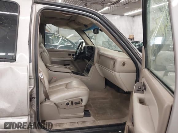 ✅ 2003 Chevrolet Tahoe LS • VIN: 1GNEK13ZX3J296716 • Lot: 42719976. Wystawiony na IAAI z przebiegiem 229 391 mil. Bezpłatny archiwum sprzedaży aukcyjnych z USA i szczegółowy raport historii pojazdu na DreamBid. Zdjęcie 5.