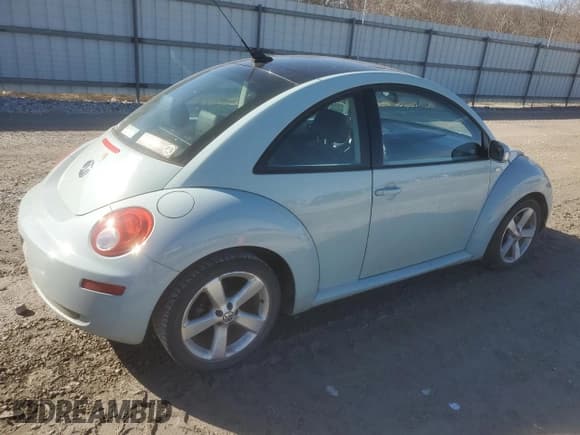 ✅ 2010 Volkswagen Beetle • VIN: 3VWRW3AGXAM024854 • Lot: 46086025. Listed on Copart with 79,383 mi. Free auction sales archive from the USA and detailed vehicle history report at DreamBid. Image 3.